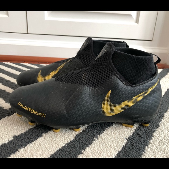 Nike Other - ⛔️SOLD⛔️ Boy’s Nike Phantom Soccer Cleats ⚽️ 🏆